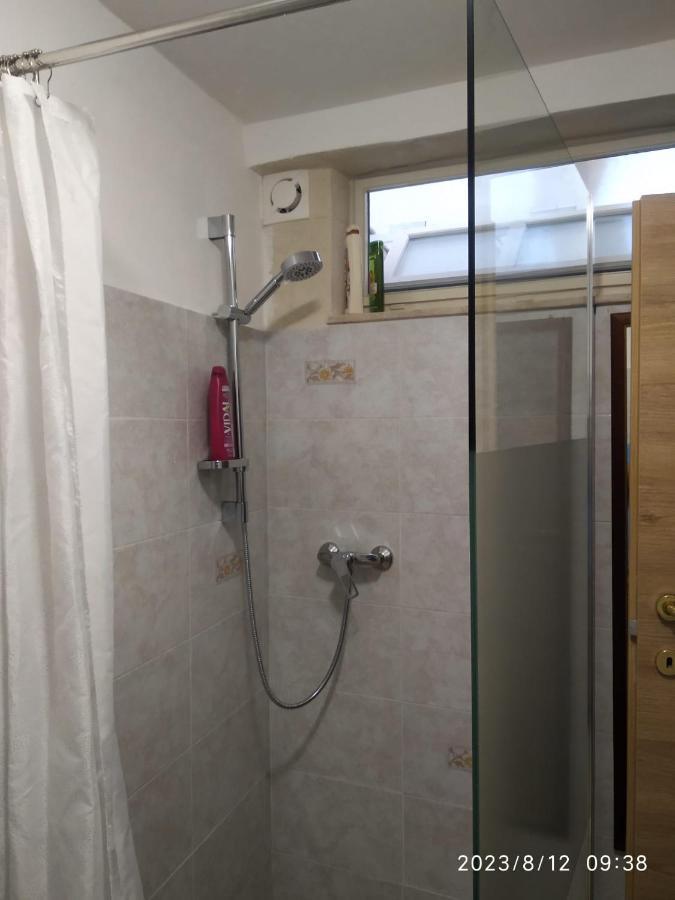 דירות סן צ'זריו די לצ'ה La Corte Della Zia Santa מראה חיצוני תמונה