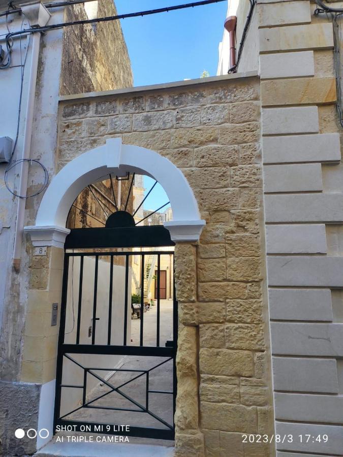 דירות סן צ'זריו די לצ'ה La Corte Della Zia Santa מראה חיצוני תמונה